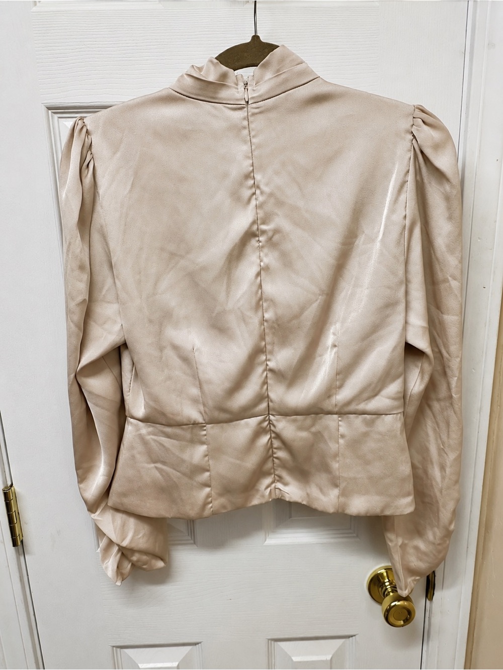 ASTR The Label Champagne Satin Tie Neck Puff Sleeve Blouse Size M - Picture 5 of 14